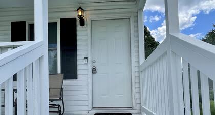 Modern 2BR Getaway: Walk to Chowan University & Local Eats!