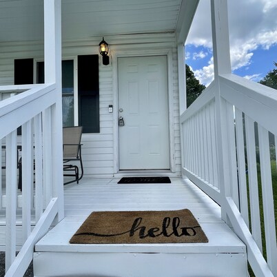 Modern 2BR Getaway: Walk to Chowan University & Local Eats!