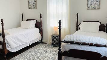 2 Schlafzimmer, BĂŒgeleisen/BĂŒgelbrett, WLAN, BettwĂ€sche