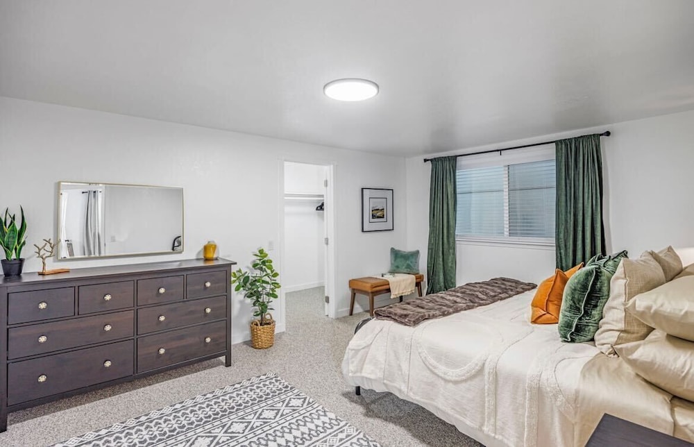 LOCATION LOCATION , 2 Bedroom Apartment in the Heart of Fremont