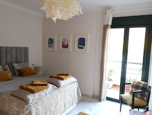 2 bedrooms, in-room safe, desk, iron/ironing board