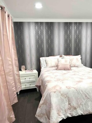 5 bedrooms, WiFi, bed sheets