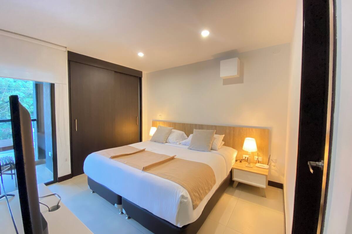 business studio suite | blackout curtains, free wifi, wheelchair access