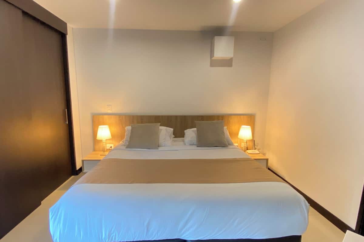 business studio suite | blackout curtains, free wifi, wheelchair access