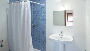 Shower - Cortijo Laguna Espejo Ronda by Ruralidays (Málaga)
