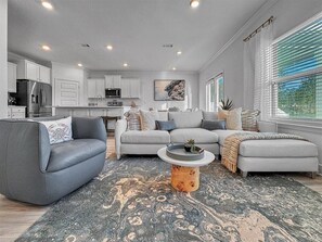 Smart-TV, Kamin, Bücher