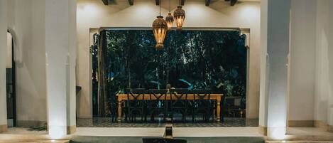 Piscine couverte, piscine extérieure