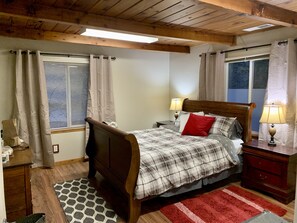 3 dormitorios, tabla de planchar con plancha, cuna de viaje