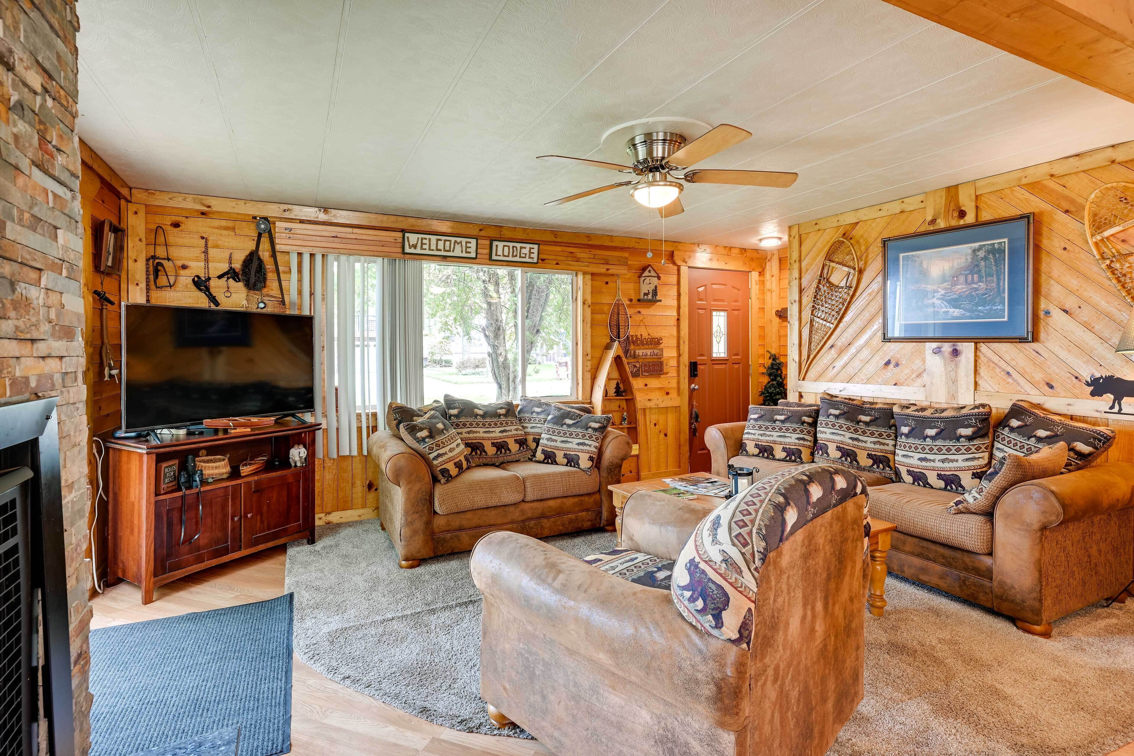 Cozy Bay City Abode w/ Deck & Fire Pit, Near Lakes
