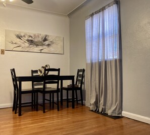 Dining - Cozy home for a peaceful stay! Gym included. (St. Louis)