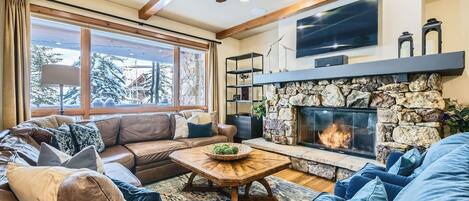 Smart TV y chimenea