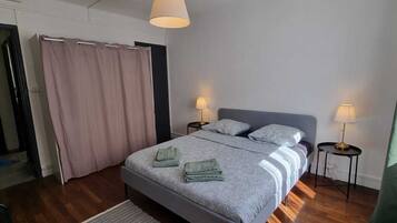 1 slaapkamer, een bureau, een strijkplank/strijkijzer, gratis wifi