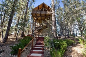 Front of property - TreeHouse on Rainbow (Big Bear City)