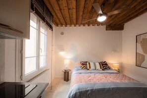 1 soverom, strykejern/-brett, internettilgang og sengetøy