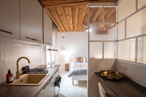 Fridge, oven, coffee/tea maker, toaster - Sainte Hélène - Lovely high class studio (Lyon)