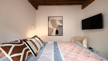 1 bedroom, iron/ironing board, internet, bed sheets