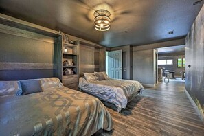 6 bedrooms, desk, WiFi