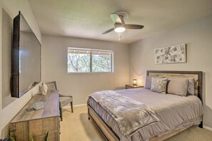 6 bedrooms, desk, iron/ironing board, travel cot