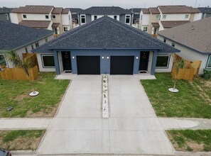 Exterior - Modern Gem By The Border (Brownsville)