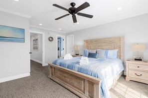 6 bedrooms, desk, iron/ironing board, travel crib