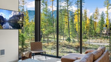 Smart-tv en een open haard