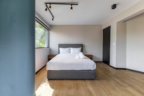 Superior Apartment | Premium bedding, desk, iron/ironing board, free cots/infant beds