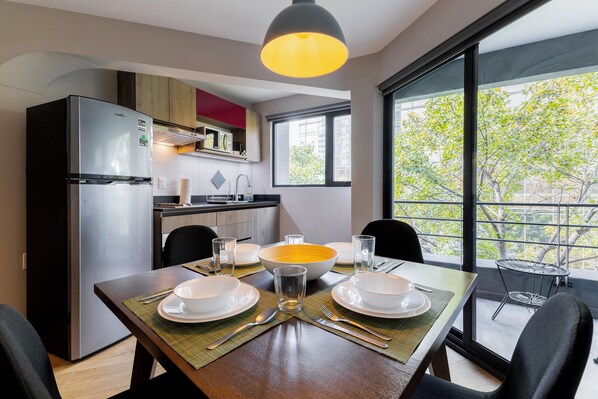 Deluxe Apartment, 2 Bedrooms, Balcony | In-room dining - Capitalia Condesa Escandon (Mexico City)
