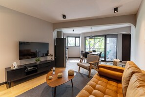 Deluxe Apartment, 1 Bedroom, Balcony | Living area | 50-inch LED TV with satellite channels - Capitalia Condesa Escandon (Mexico City)