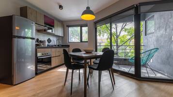 Deluxe Apartment, 1 Bedroom, Balcony | In-room dining