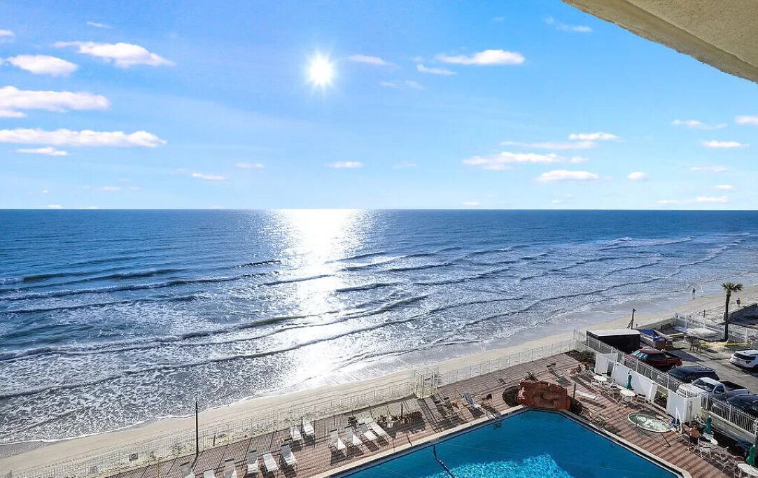 Rannalla, rantapyyhkeitä