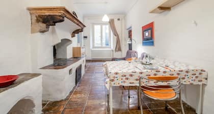 GuestHost - Urbino - Central Historic Apartment!