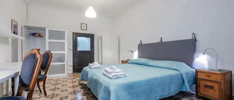 1 bedroom, iron/ironing board, internet