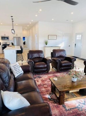 Smart TV, fireplace, books, stereo