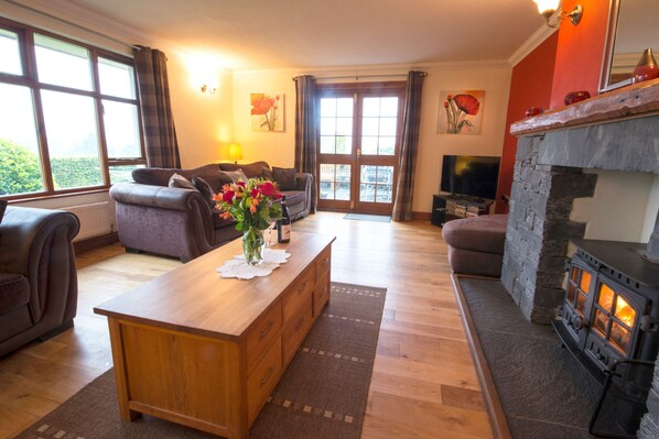 Smart TV, fireplace, offices