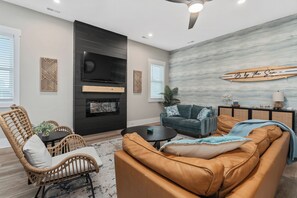 Smart TV, fireplace