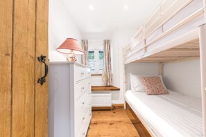 3 dormitorios, tabla de planchar con plancha, wifi gratis y ropa de cama