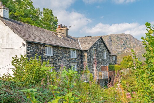 Sun Cottage, Coniston - 3 bedroom cottage with garden, balcony and stunning lake views