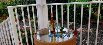Relaxing, tastefully decorated one-bedroom unit with all modern facilities