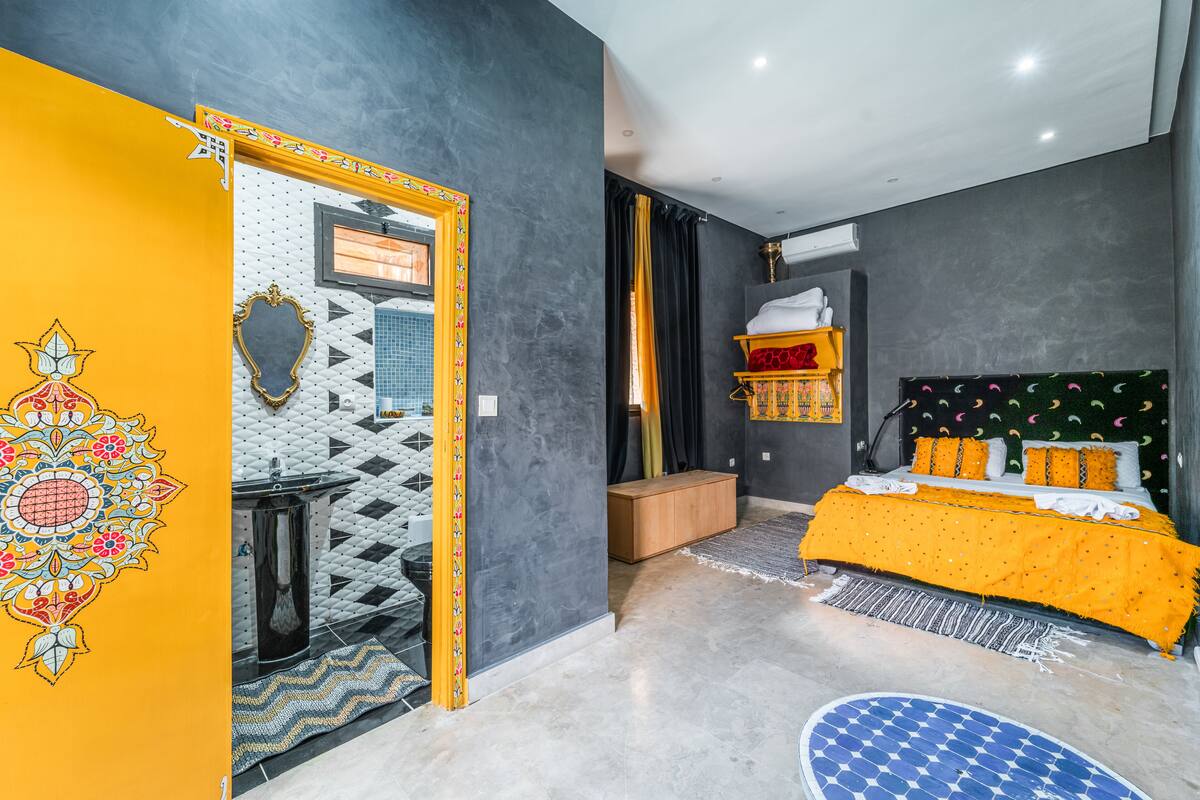 Room | Desk, WiFi (free), individually decorated, bed sheets
