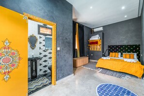 Room | Individually decorated, desk, free WiFi, bed sheets