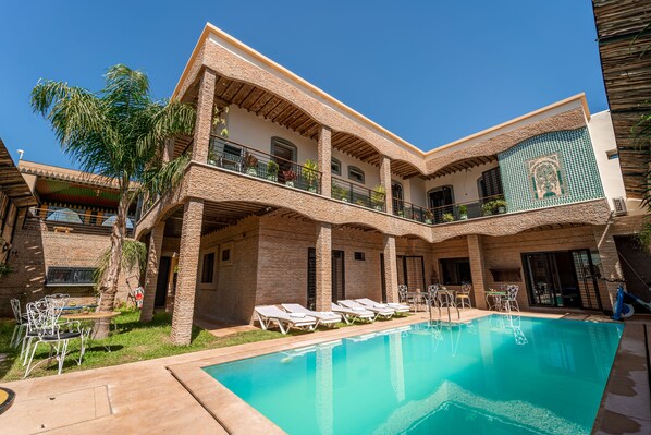 واجهة المنشأة