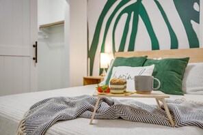 5 sovrum, skrivbord, strykjärn/strykbräda och resesäng