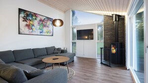 TV - Charming cottage in Fjellerup with indoor spa (Glesborg)