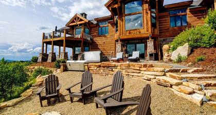 Luxury MountainTop Estate * Pano Views * Hot Tub * Wine Room