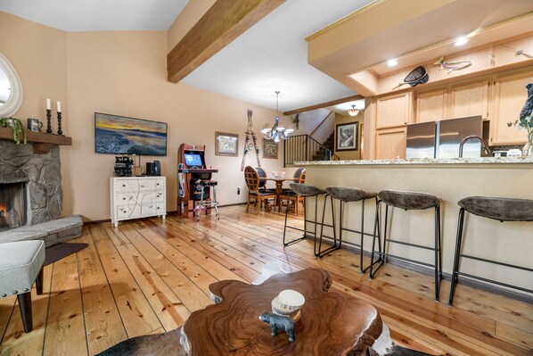 Basic Condo | Living area - Bayshore (Big Bear Lake)