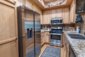 Condo cơ bản | Bếp riêng | Ấm điện