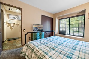 Basic Condo | 3 bedrooms, free WiFi - Bayshore (Big Bear Lake)