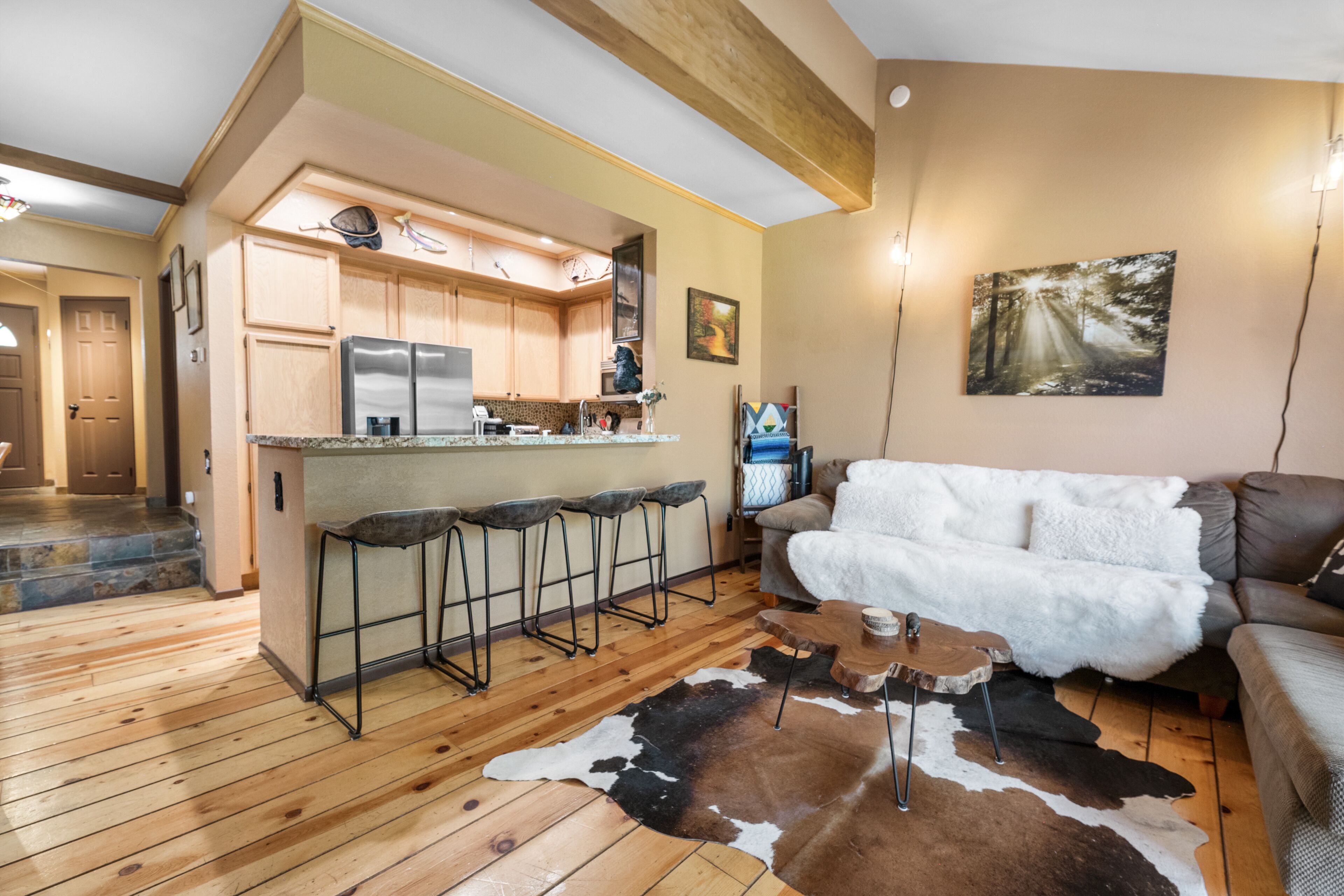 Basic Condo | Living area