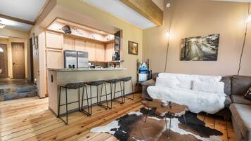 Basic Condo | Living area