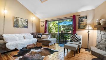 Basic Condo | Living area